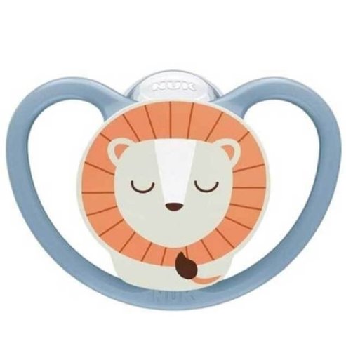 Nuk Perfect Match Silicone Air Night Soother 18-36m Синя силиконова залъгалка с дизайн, който позволява на чувствителната бебешка кожа да диша & свети в тъмното 1 брой, Код 10177233
